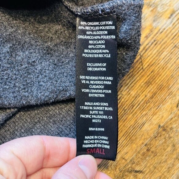 Maui And Sons Crewneck Sweatshirt Mens Small Grey Surf Shark Graphic Long Sleeve - Picture 9 of 12